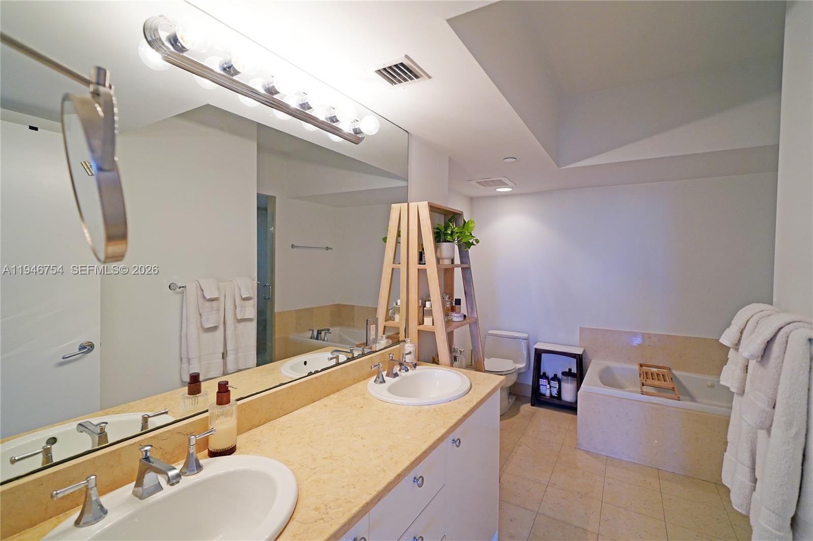 20000 E Country Club Dr #1014, Aventura FL 33180