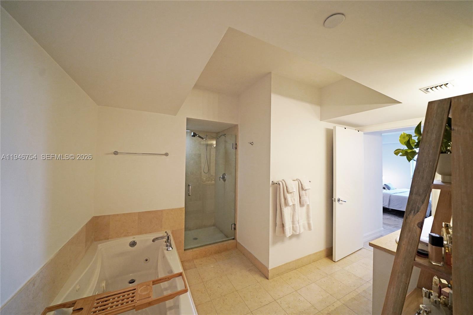 20000 E Country Club Dr #1014, Aventura FL 33180