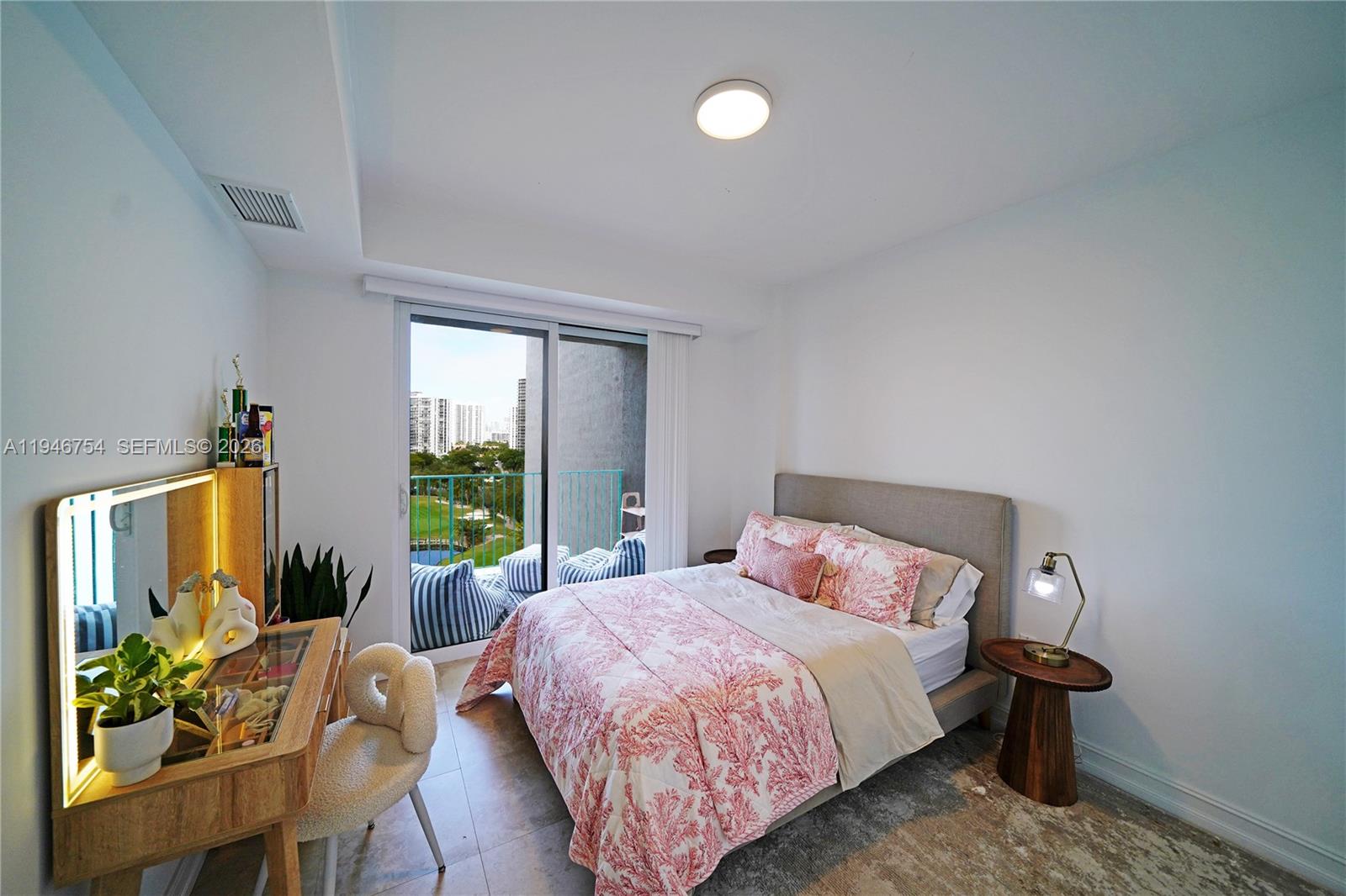 20000 E Country Club Dr #1014, Aventura FL 33180