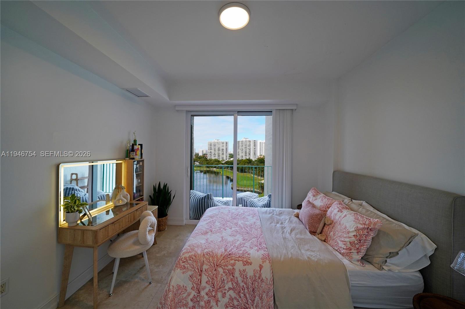 20000 E Country Club Dr #1014, Aventura FL 33180