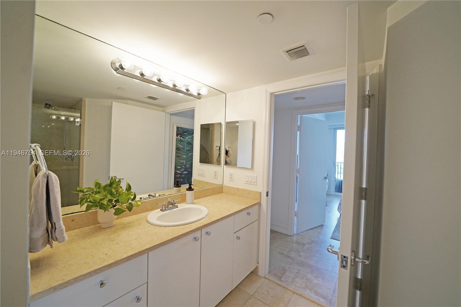 20000 E Country Club Dr #1014, Aventura FL 33180