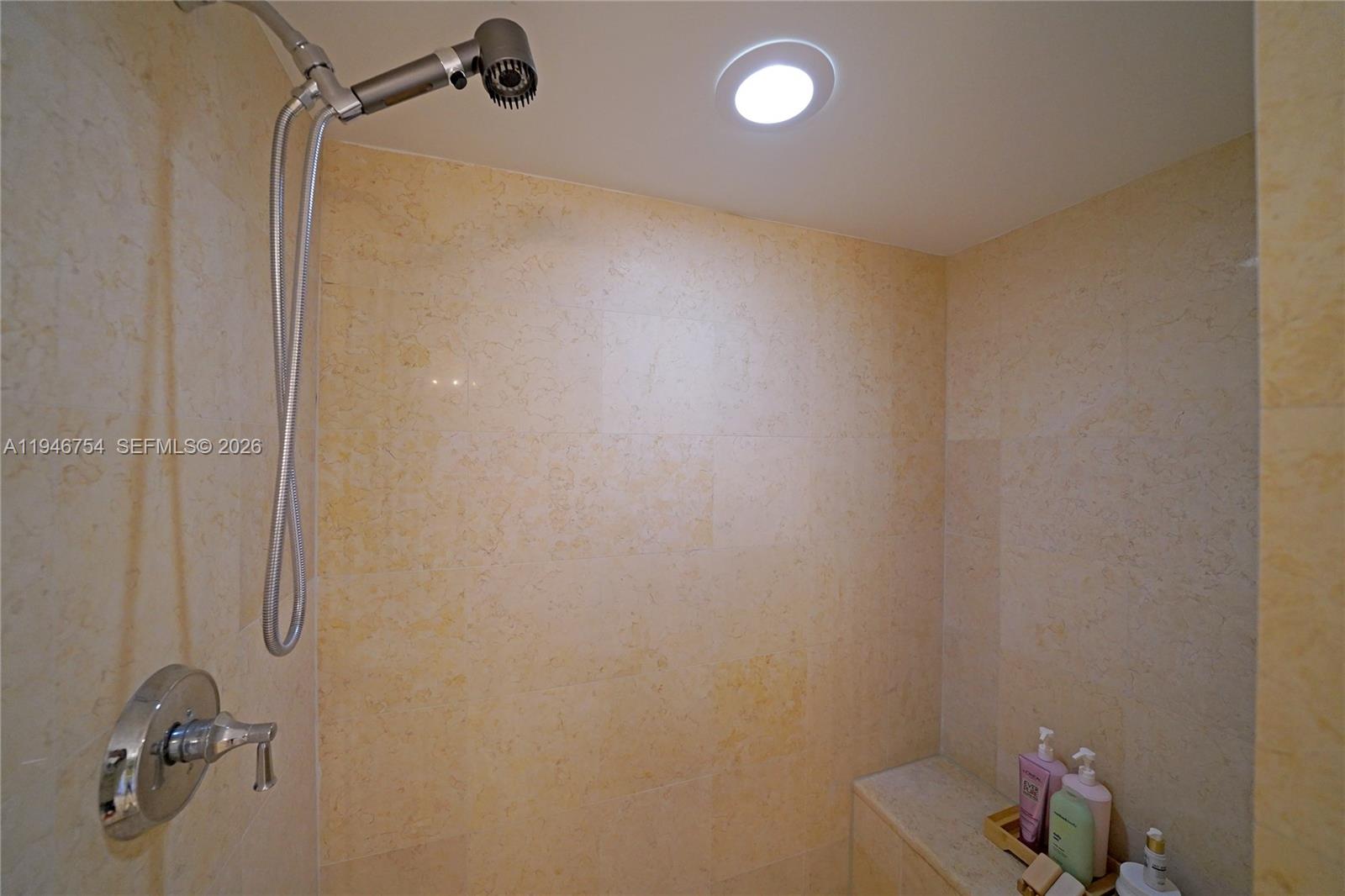 20000 E Country Club Dr #1014, Aventura FL 33180
