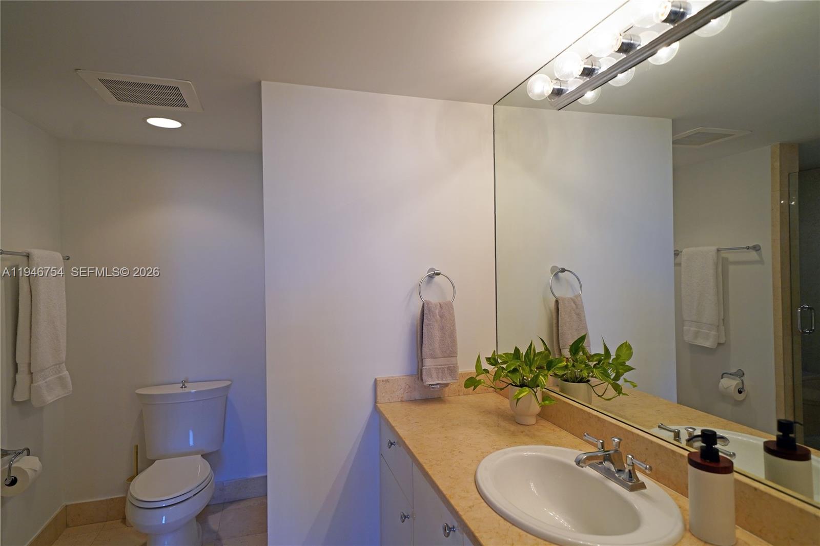 20000 E Country Club Dr #1014, Aventura FL 33180