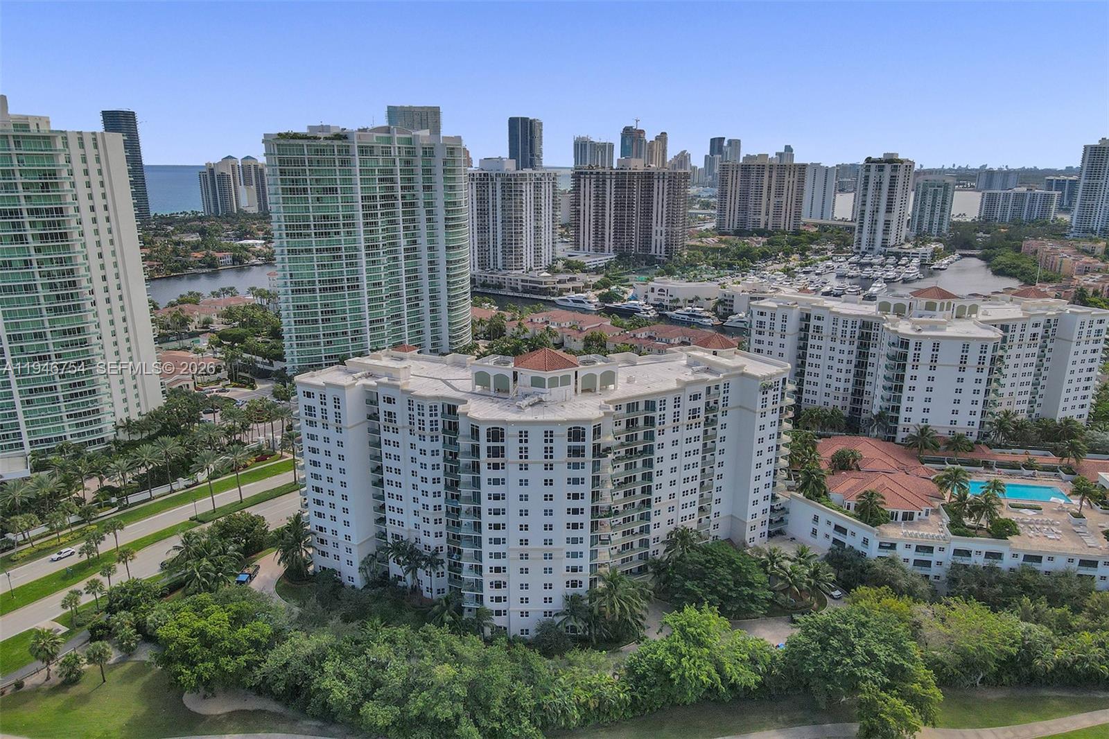 20000 E Country Club Dr #1014, Aventura FL 33180