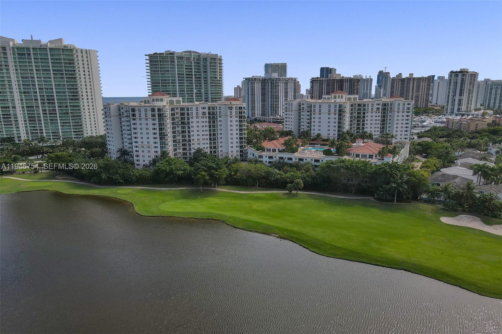 20000 E Country Club Dr #1014, Aventura FL 33180