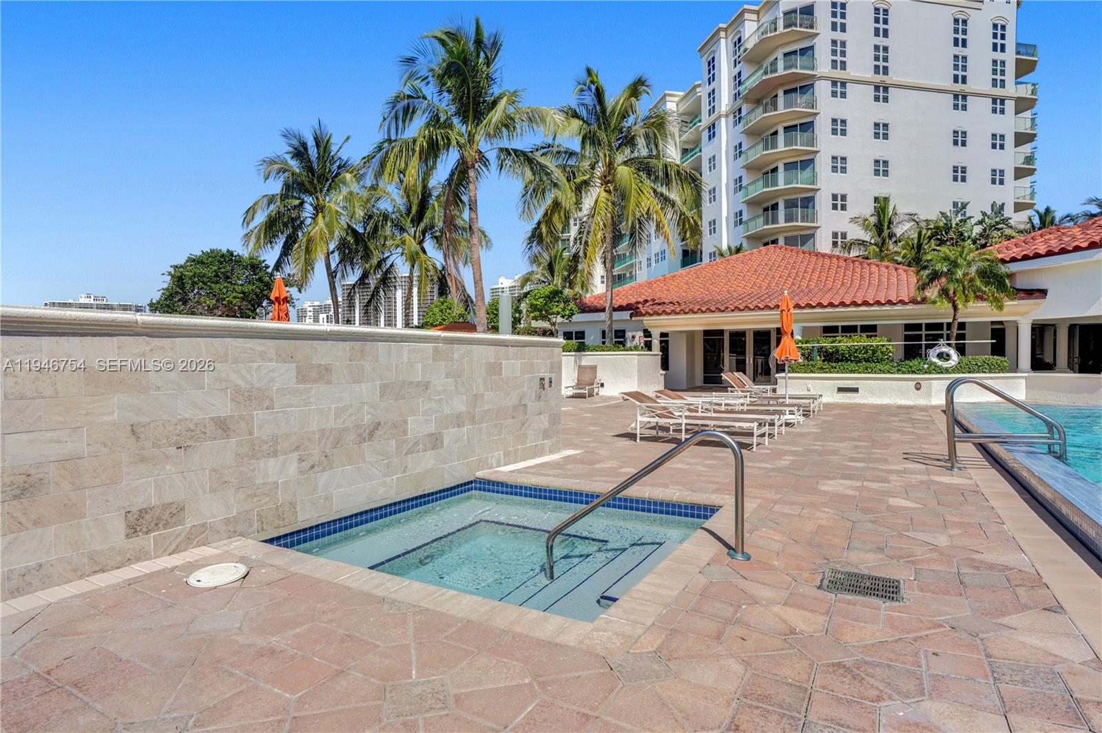 20000 E Country Club Dr #1014, Aventura FL 33180