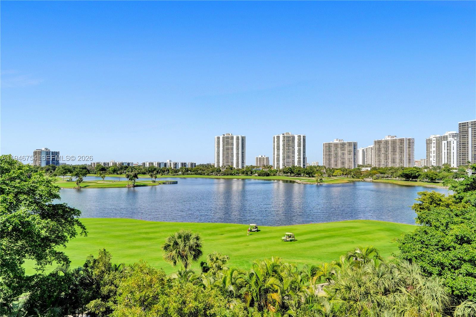 20000 E Country Club Dr #1014, Aventura FL 33180