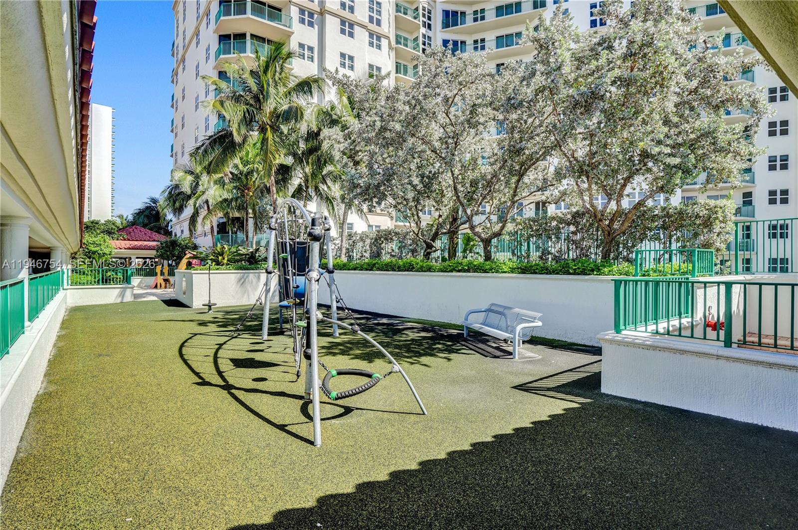20000 E Country Club Dr #1014, Aventura FL 33180