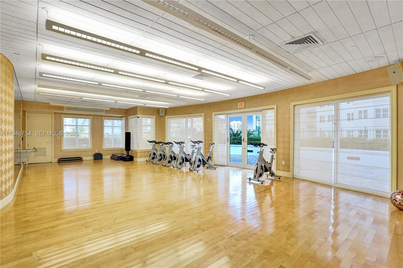 20000 E Country Club Dr #1014, Aventura FL 33180