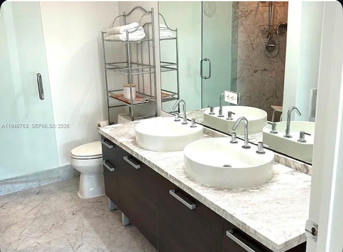 253 NE 2nd St #3903, Miami FL 33132