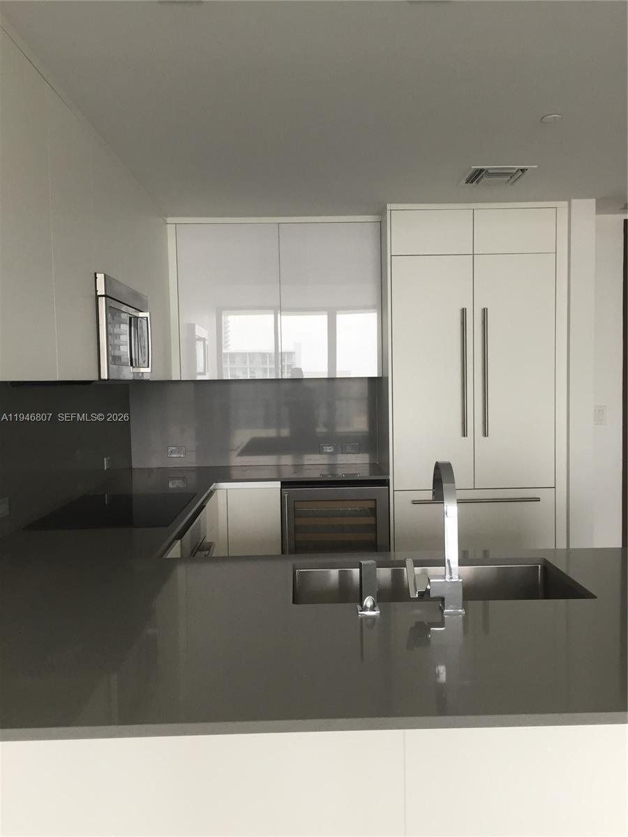 68 SE 6 #2504, Miami FL 33131