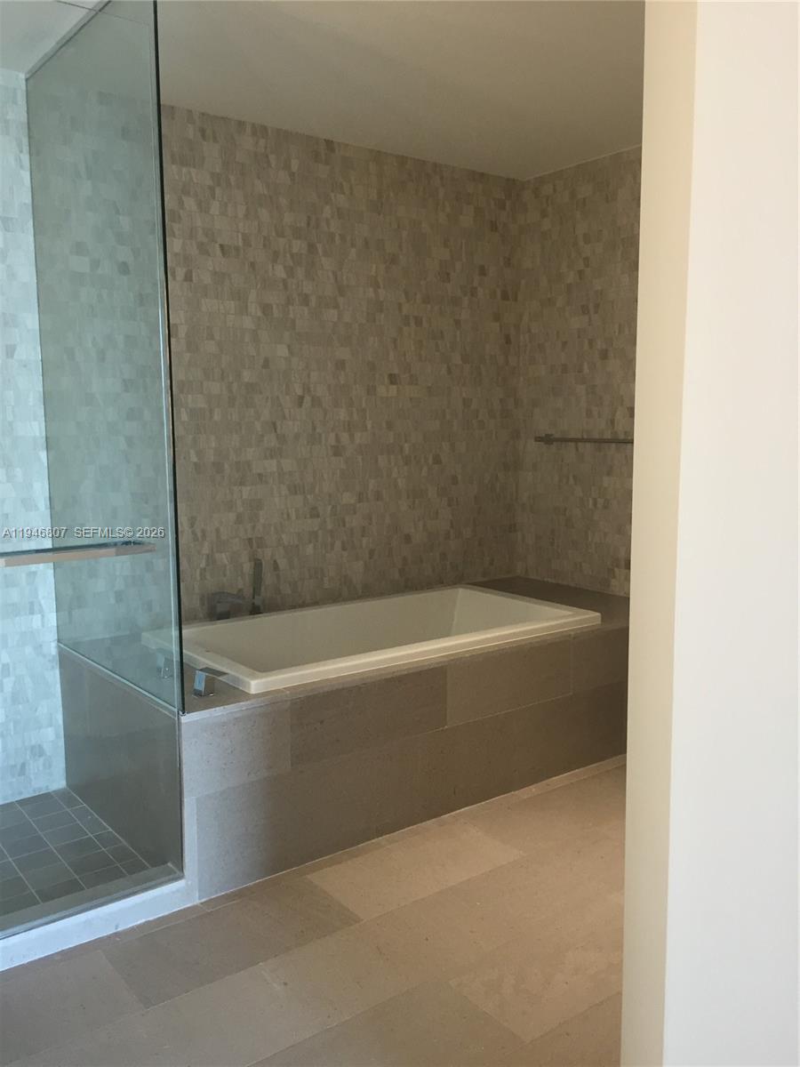 68 SE 6 #2504, Miami FL 33131