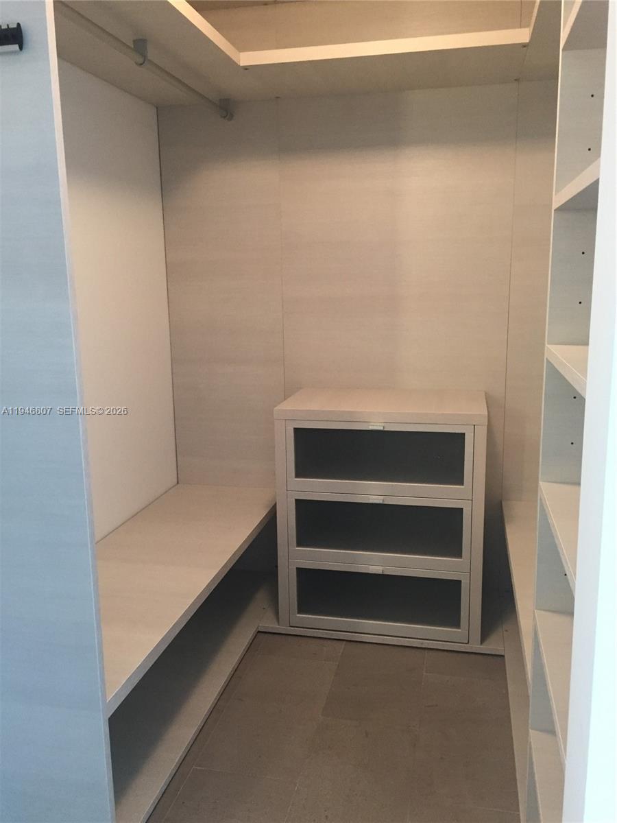 68 SE 6 #2504, Miami FL 33131