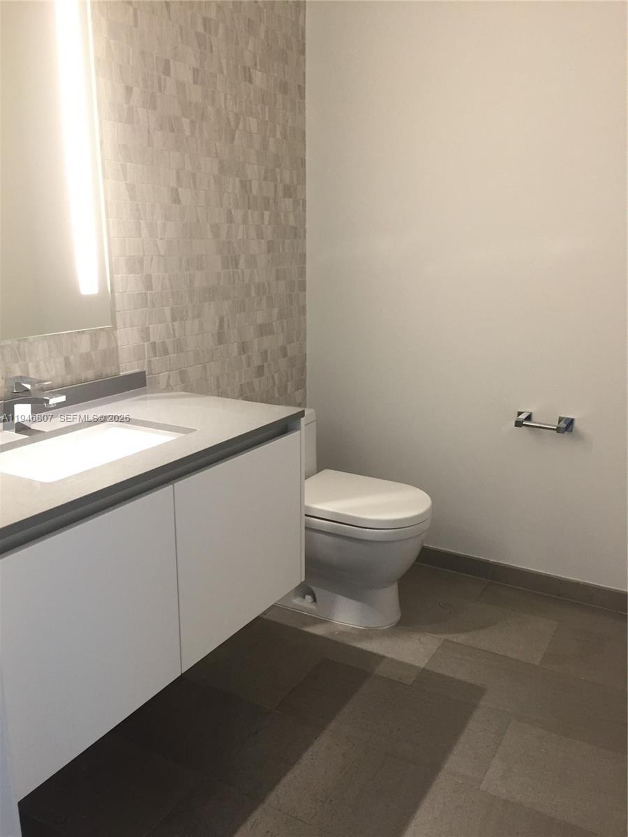 68 SE 6 #2504, Miami FL 33131