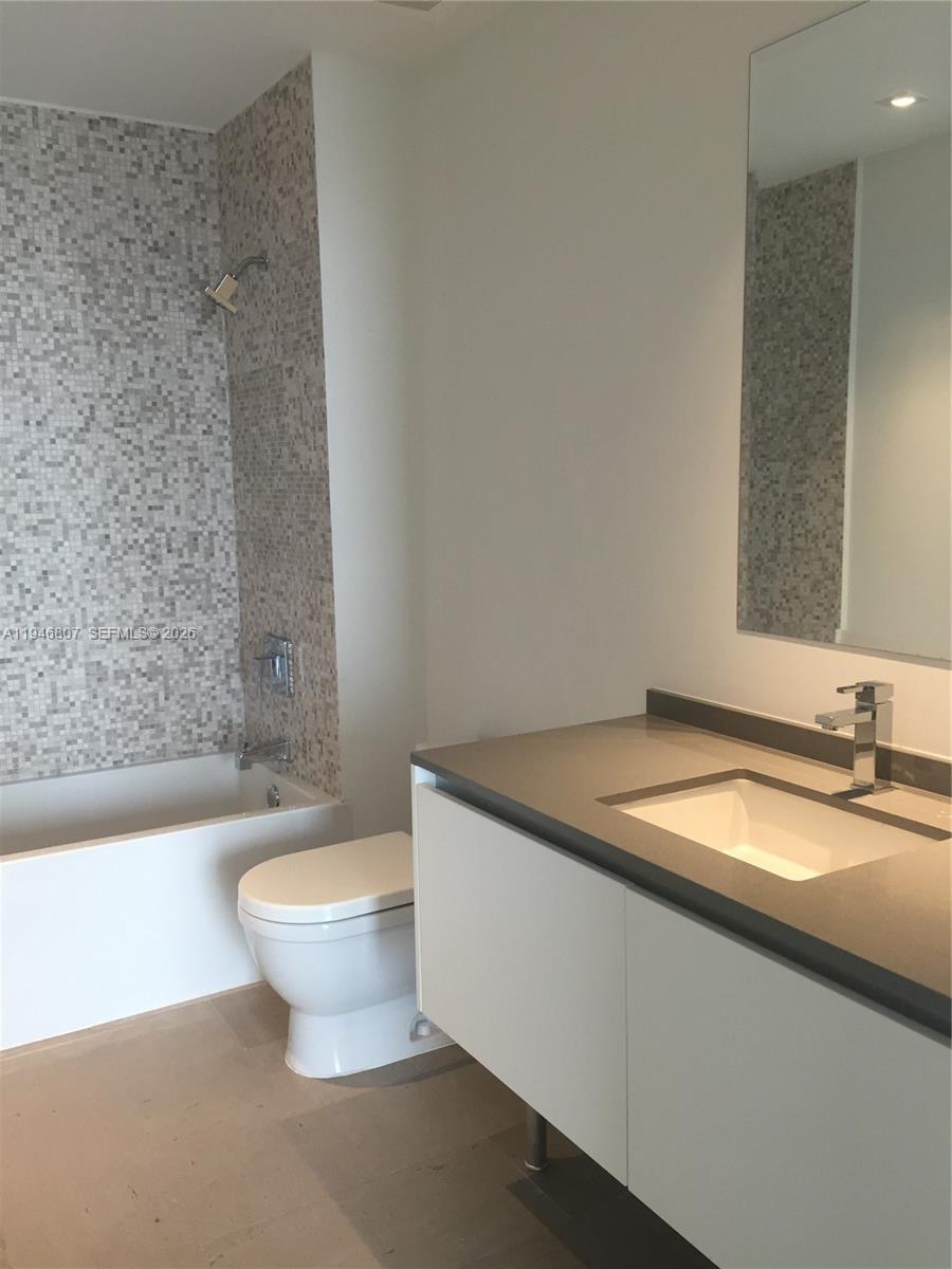 68 SE 6 #2504, Miami FL 33131