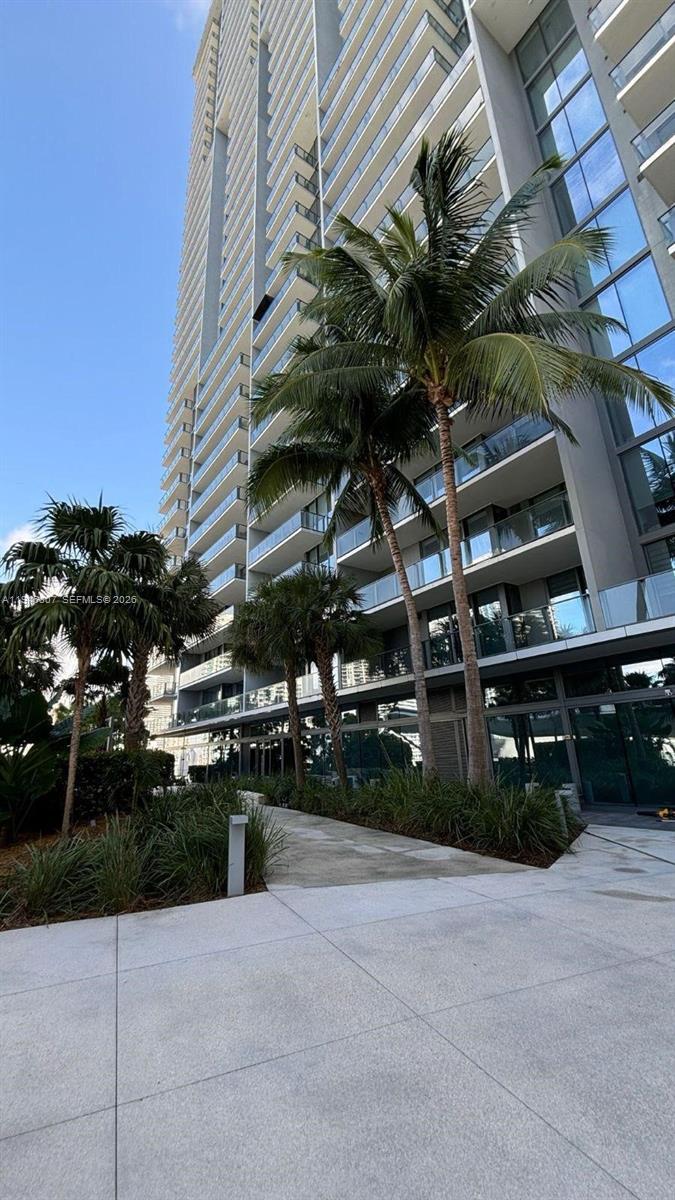 68 SE 6 #2504, Miami FL 33131