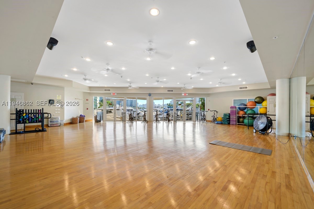 3330 NE 190th St #1912, Aventura FL 33180