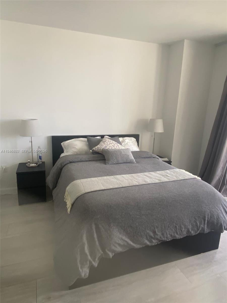 45 SW 9th St #1005, Miami FL 33130
