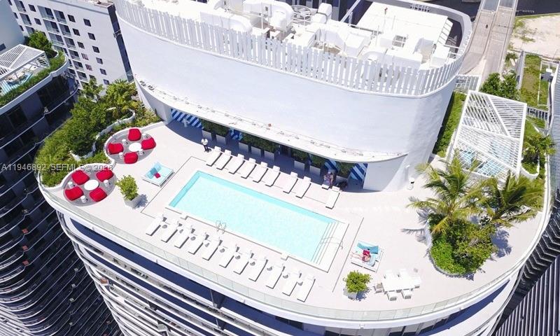 45 SW 9th St #1005, Miami FL 33130