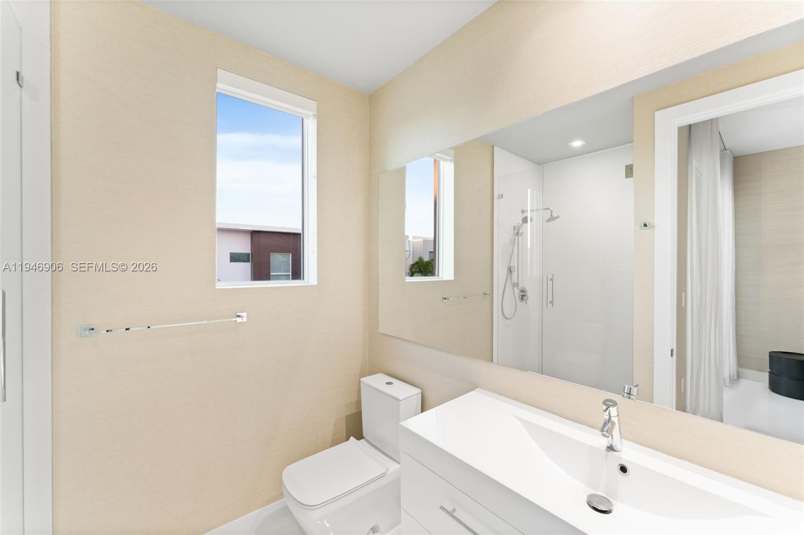 10561 NW 67th Ter, Doral FL 33178