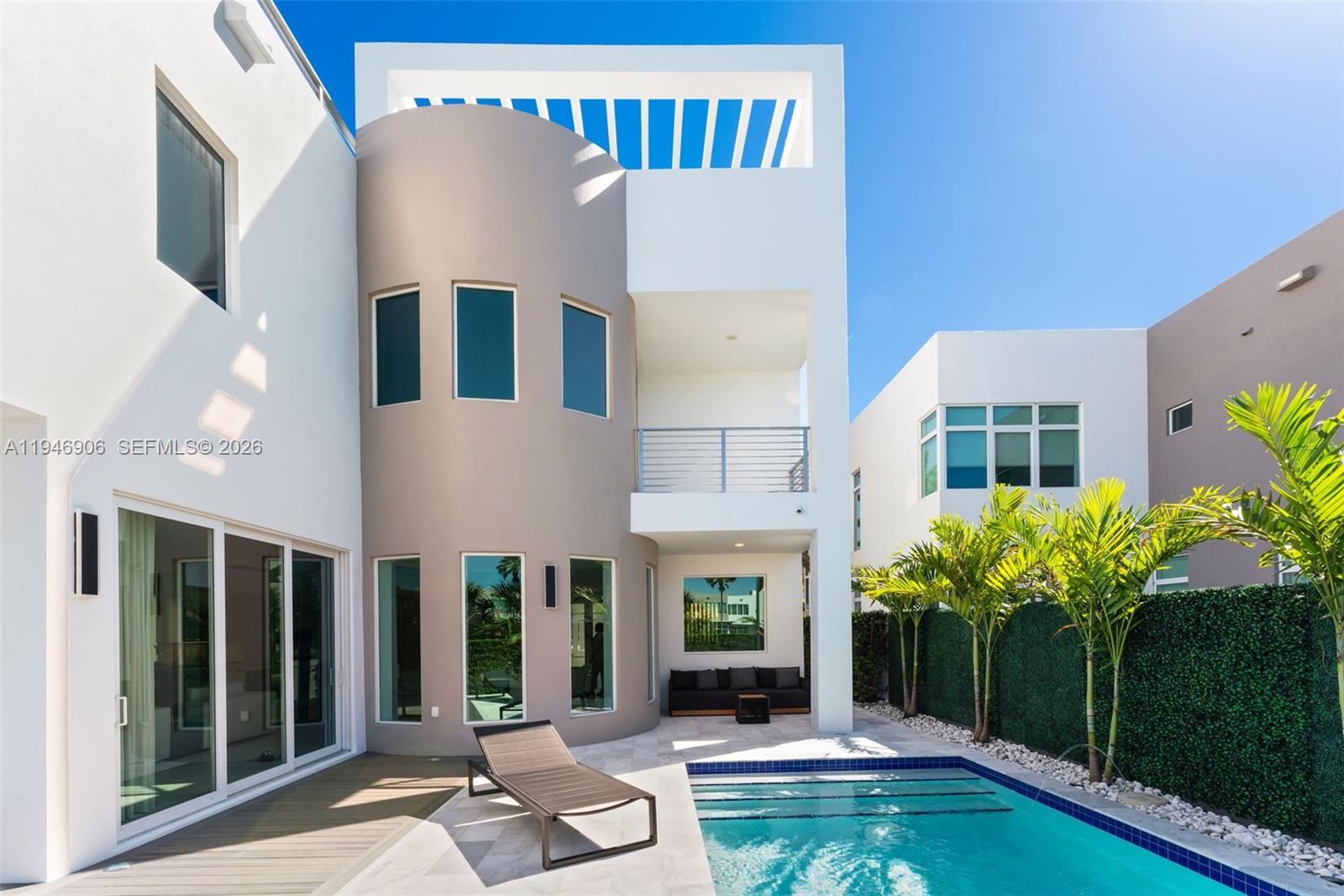 10561 NW 67th Ter, Doral FL 33178