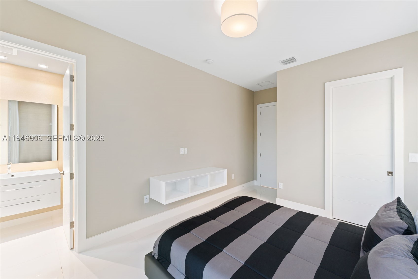 10561 NW 67th Ter, Doral FL 33178