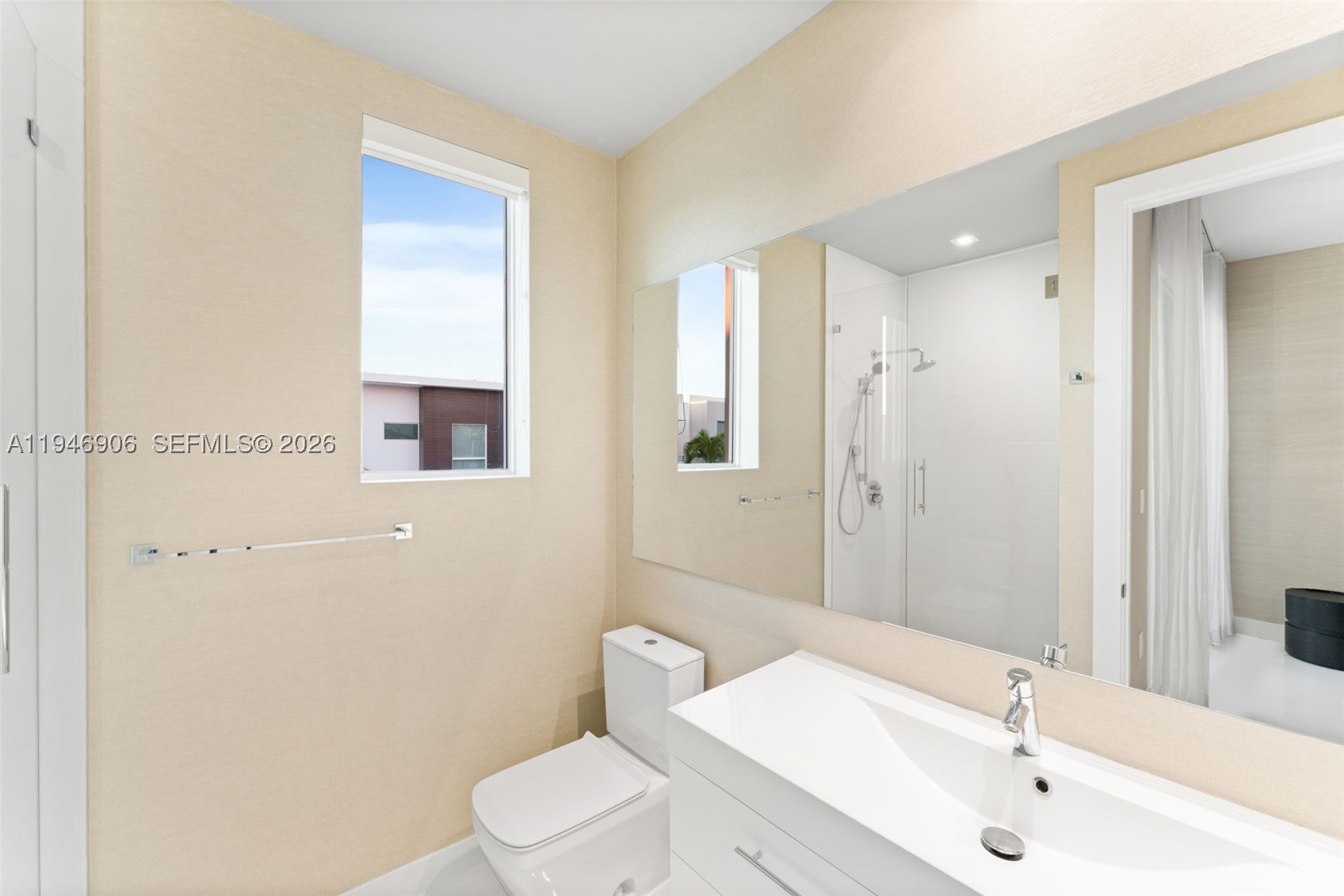 10561 NW 67th Ter, Doral FL 33178