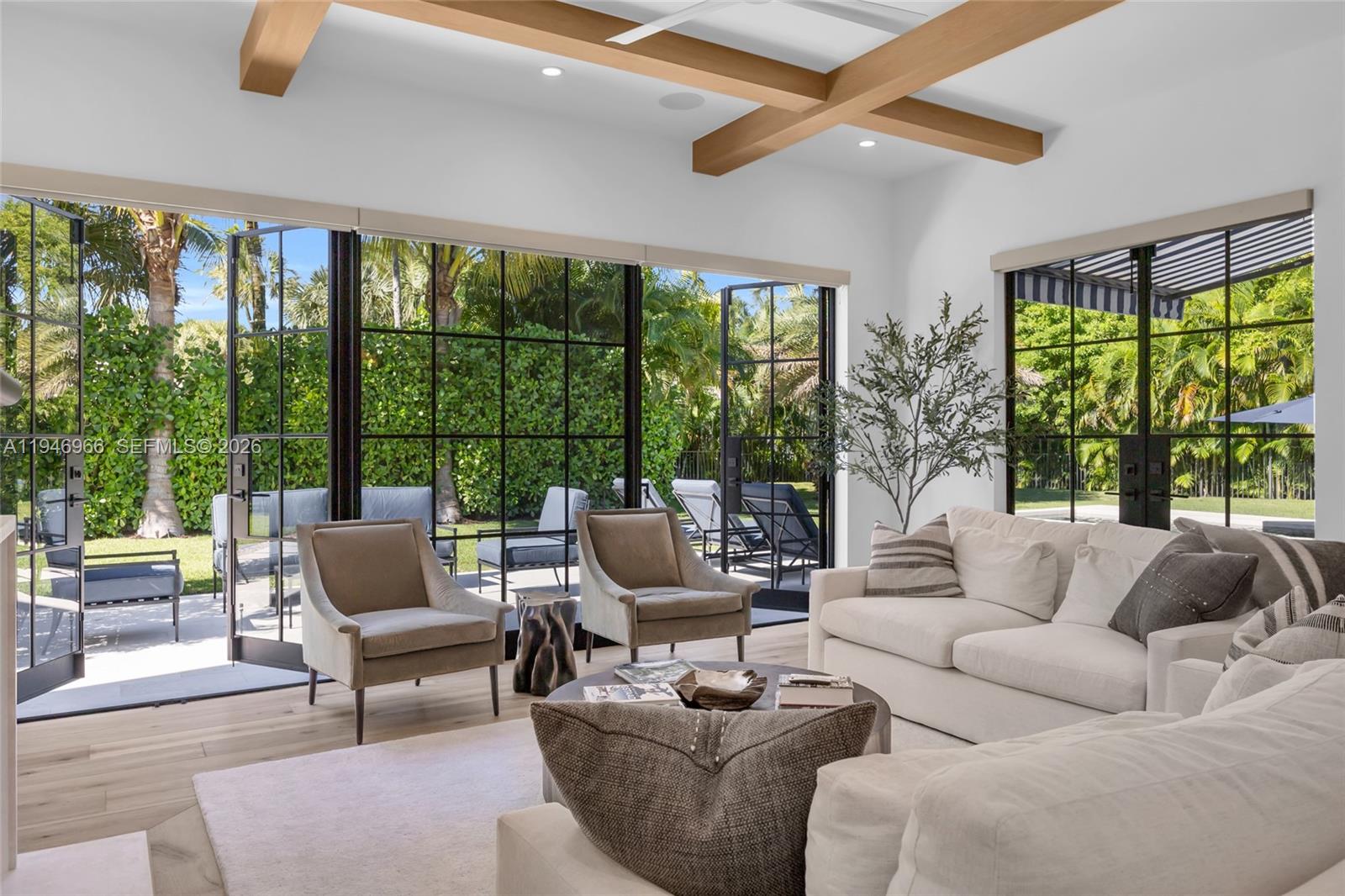 44 S Beach Rd, Hobe Sound FL 33455