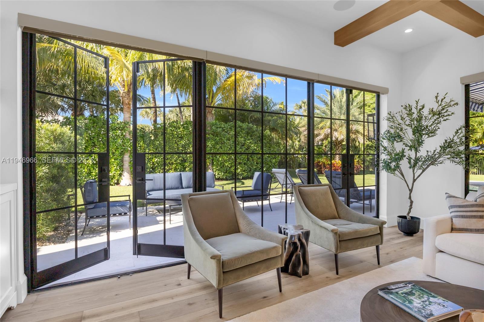 44 S Beach Rd, Hobe Sound FL 33455