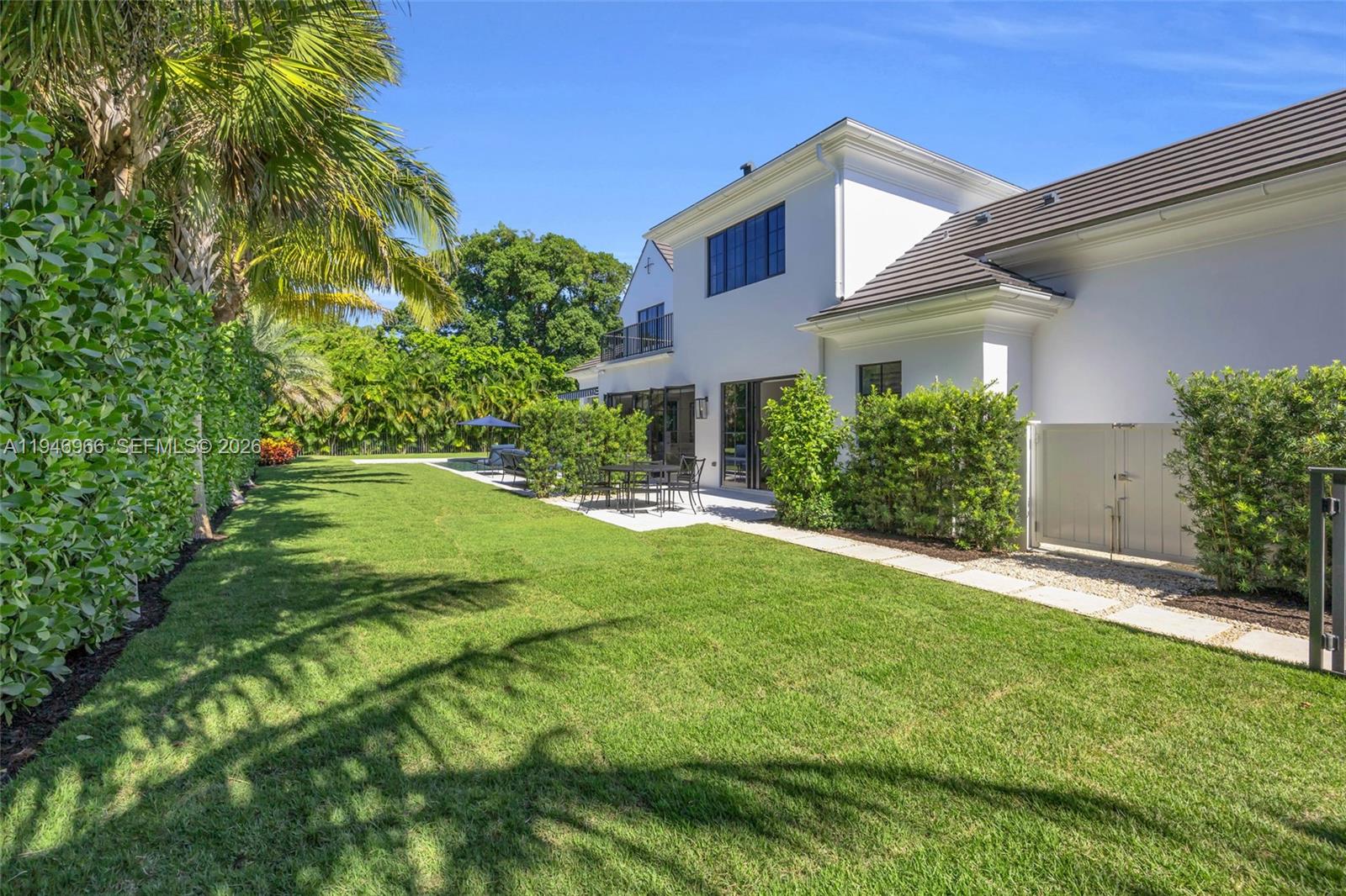 44 S Beach Rd, Hobe Sound FL 33455