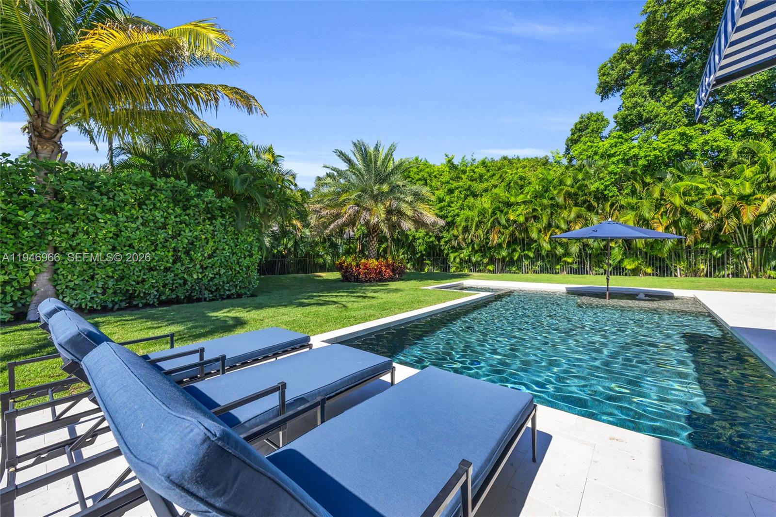 44 S Beach Rd, Hobe Sound FL 33455