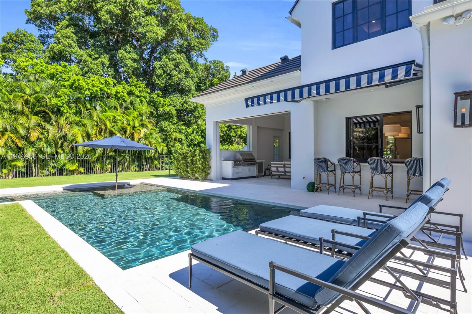 44 S Beach Rd, Hobe Sound FL 33455