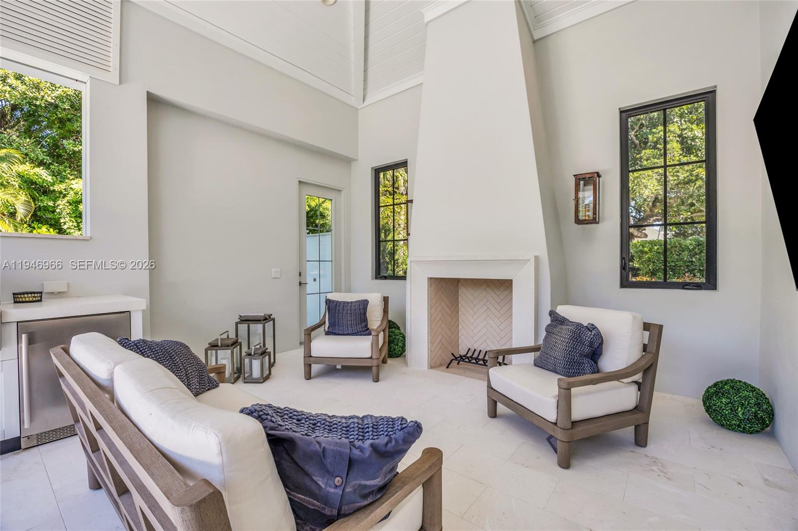 44 S Beach Rd, Hobe Sound FL 33455