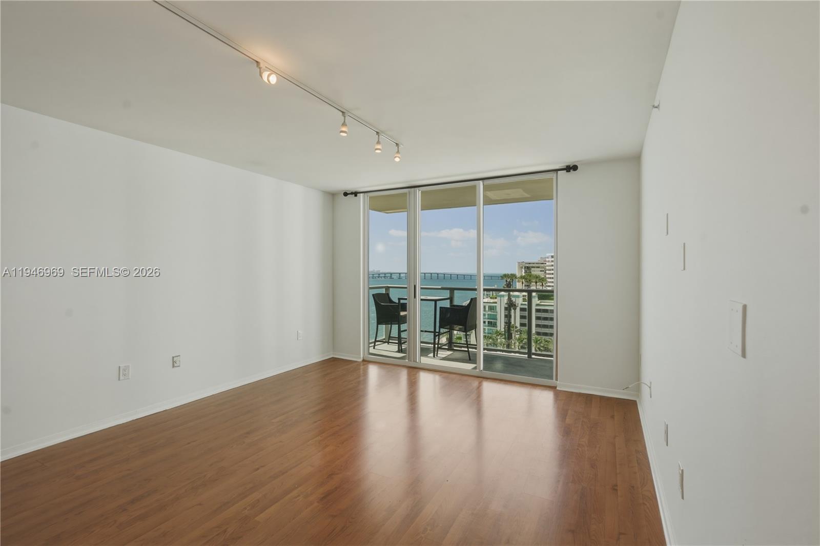 1155 Brickell Bay Dr #1107, Miami FL 33131