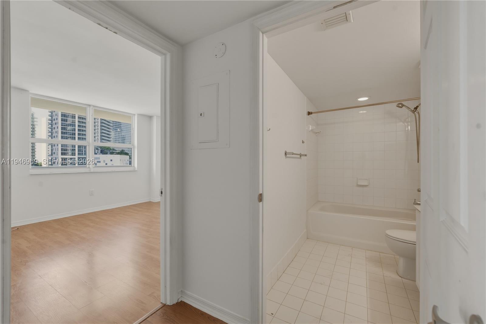 1155 Brickell Bay Dr #1107, Miami FL 33131