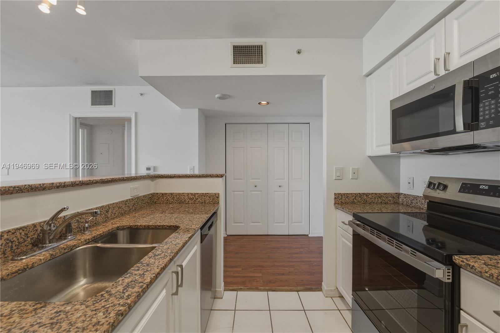 1155 Brickell Bay Dr #1107, Miami FL 33131