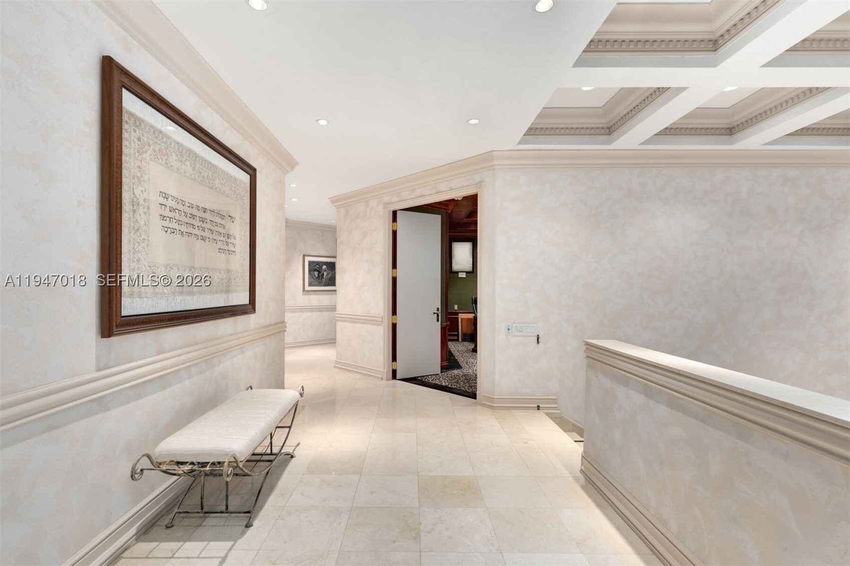 5225 Collins Ave #PH8, Miami Beach FL 33140