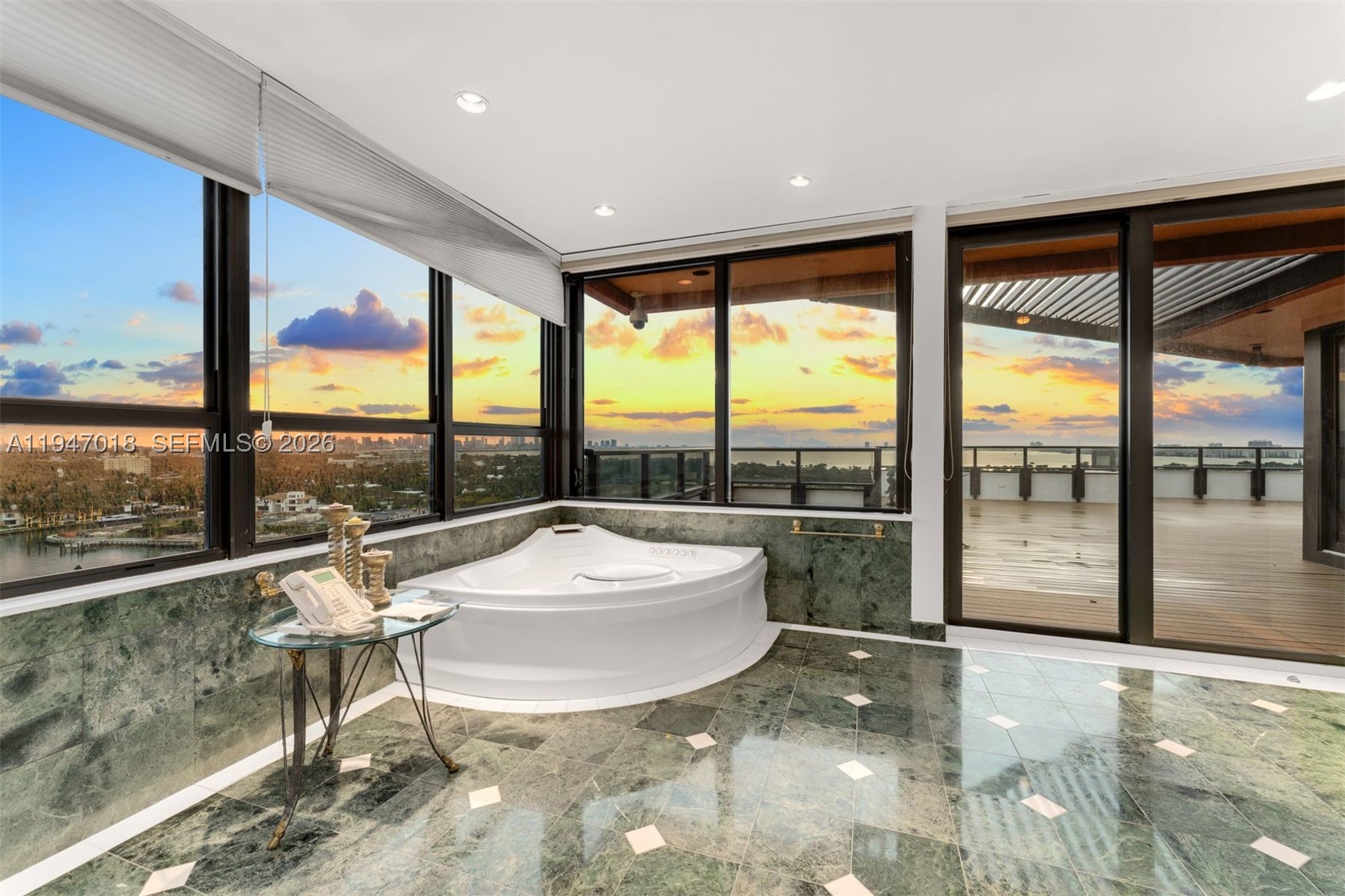 5225 Collins Ave #PH8, Miami Beach FL 33140