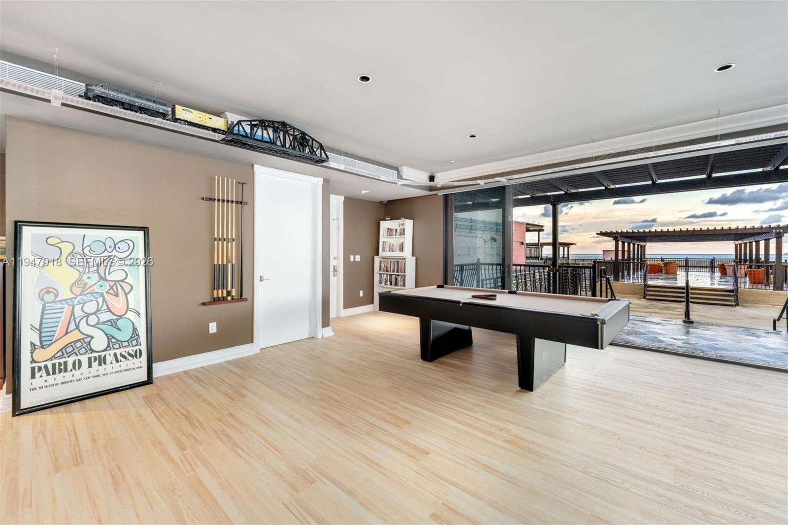 5225 Collins Ave #PH8, Miami Beach FL 33140