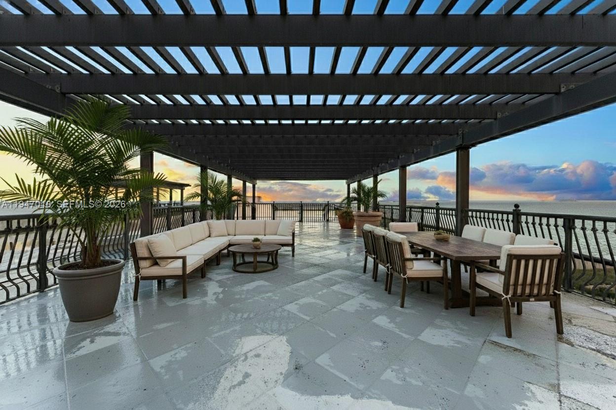 5225 Collins Ave #PH8, Miami Beach FL 33140
