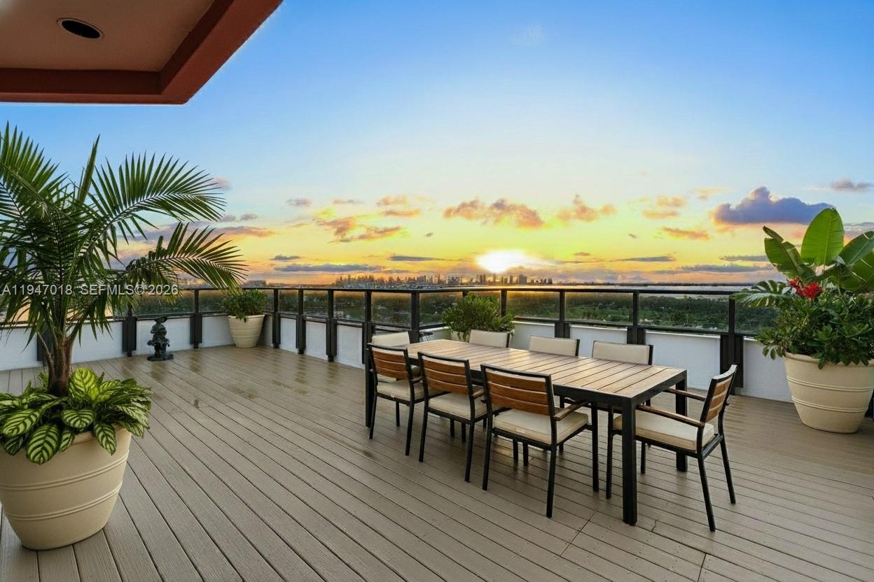5225 Collins Ave #PH8, Miami Beach FL 33140