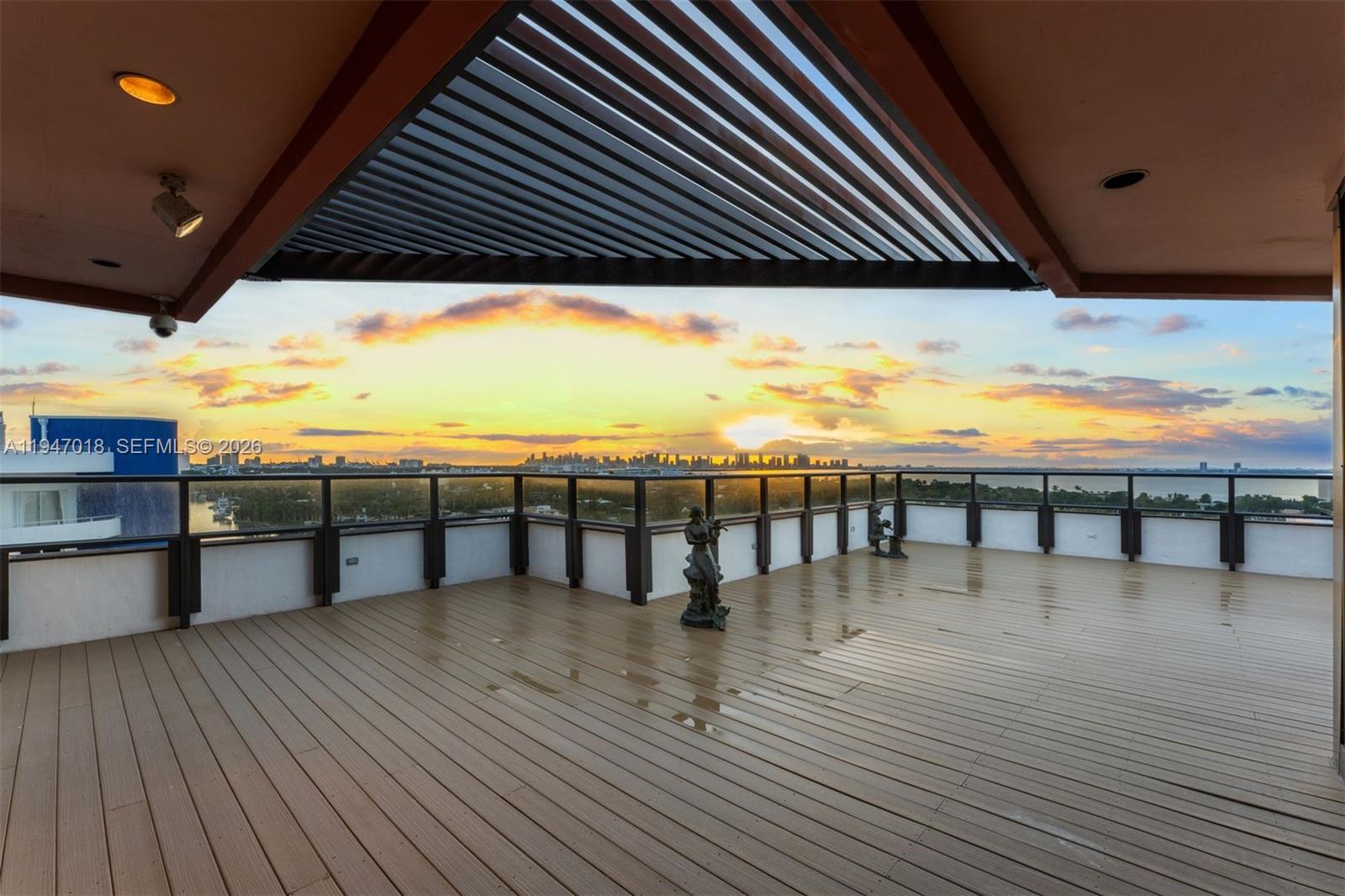 5225 Collins Ave #PH8, Miami Beach FL 33140