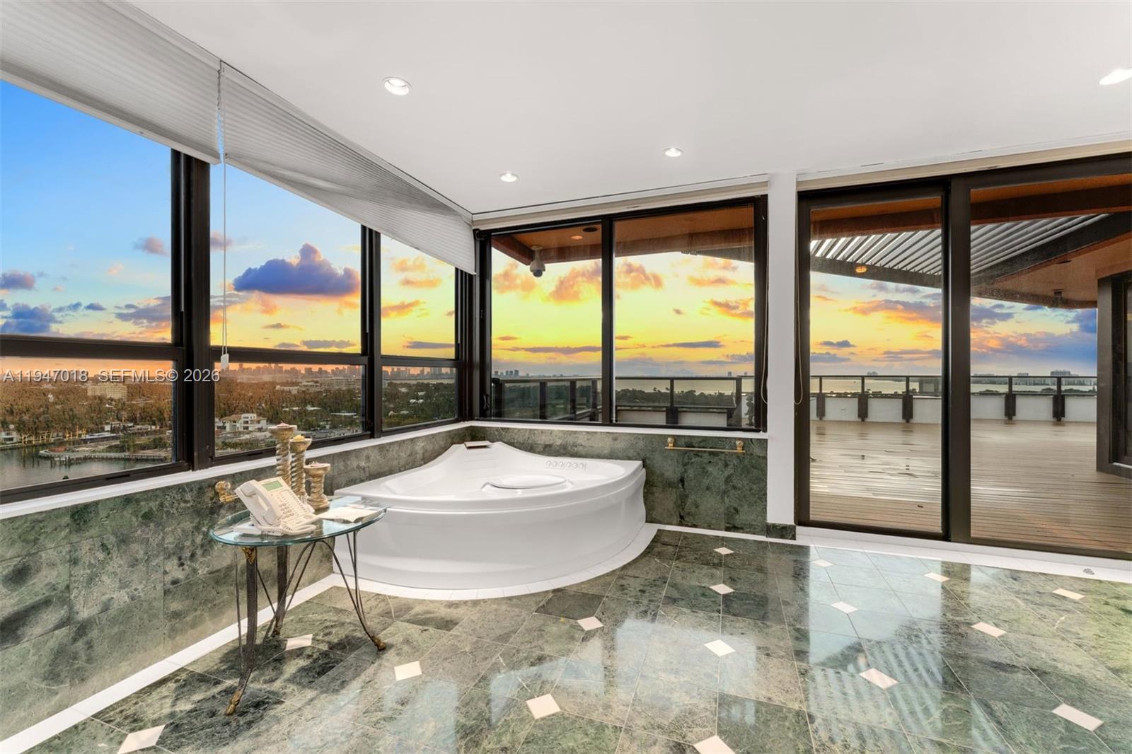 5225 Collins Ave #PH8, Miami Beach FL 33140