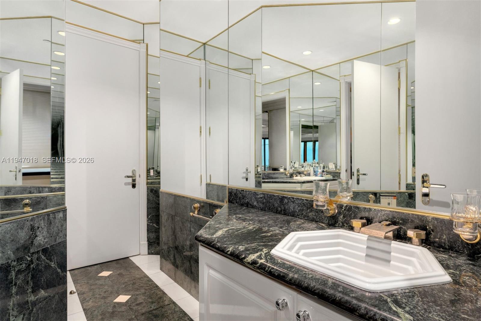 5225 Collins Ave #PH8, Miami Beach FL 33140