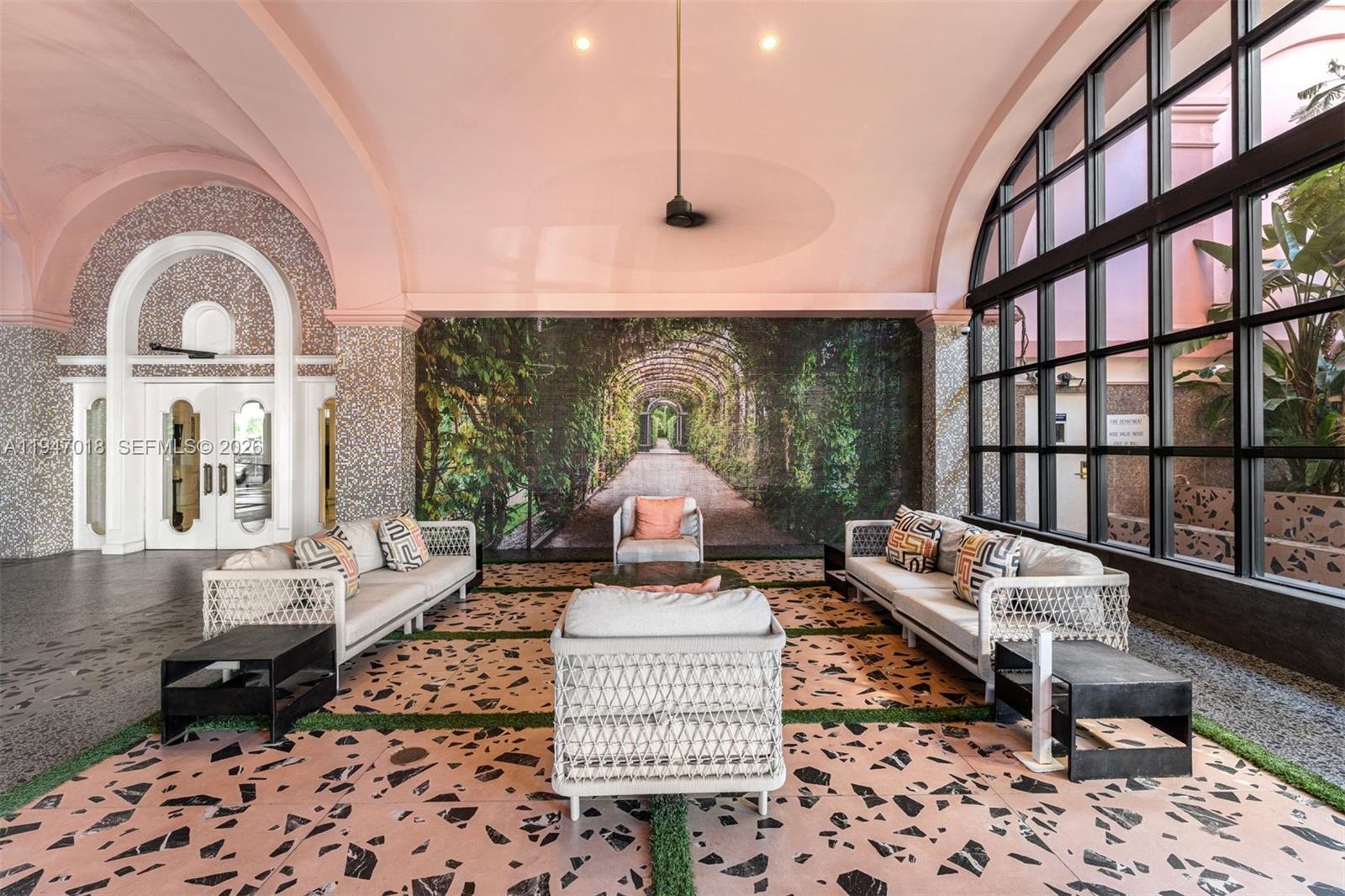 5225 Collins Ave #PH8, Miami Beach FL 33140