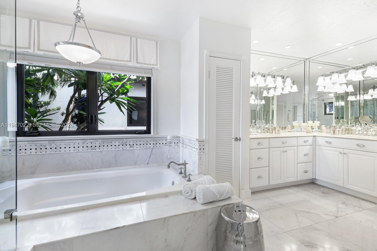 56 S Hibiscus Dr, Miami Beach FL 33139