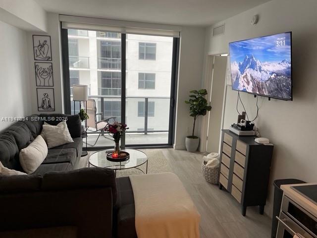 55 SW 9th St #3209, Miami FL 33130