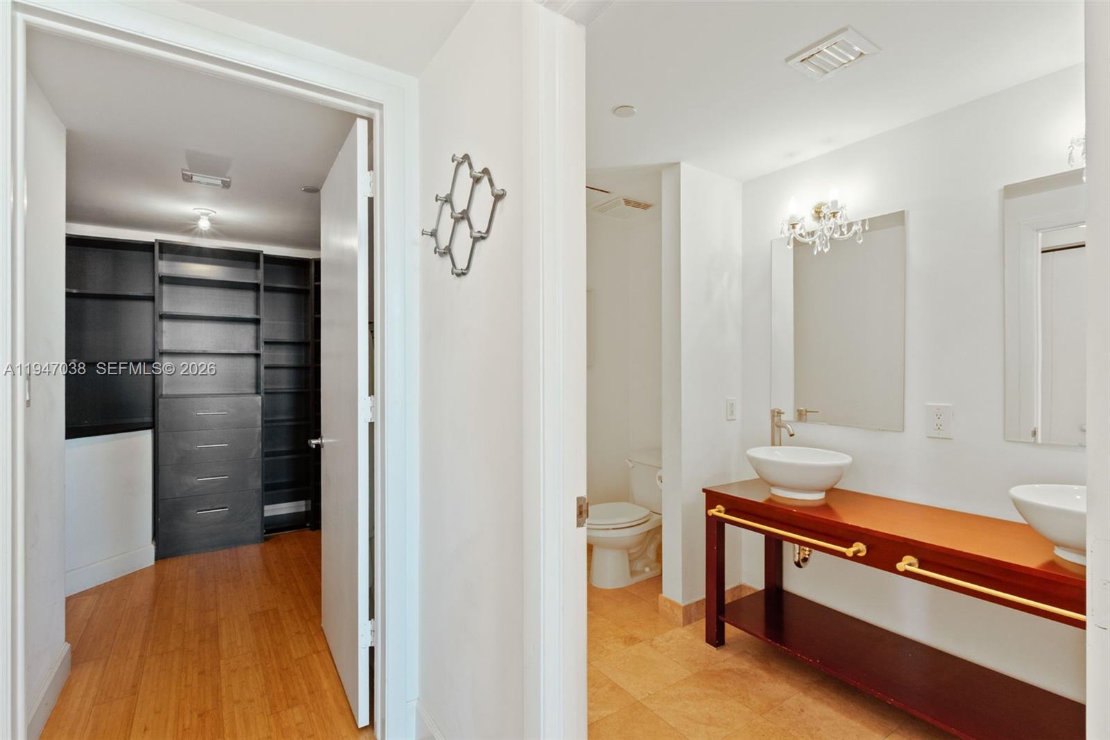 350 S Miami Ave #3501, Miami FL 33130