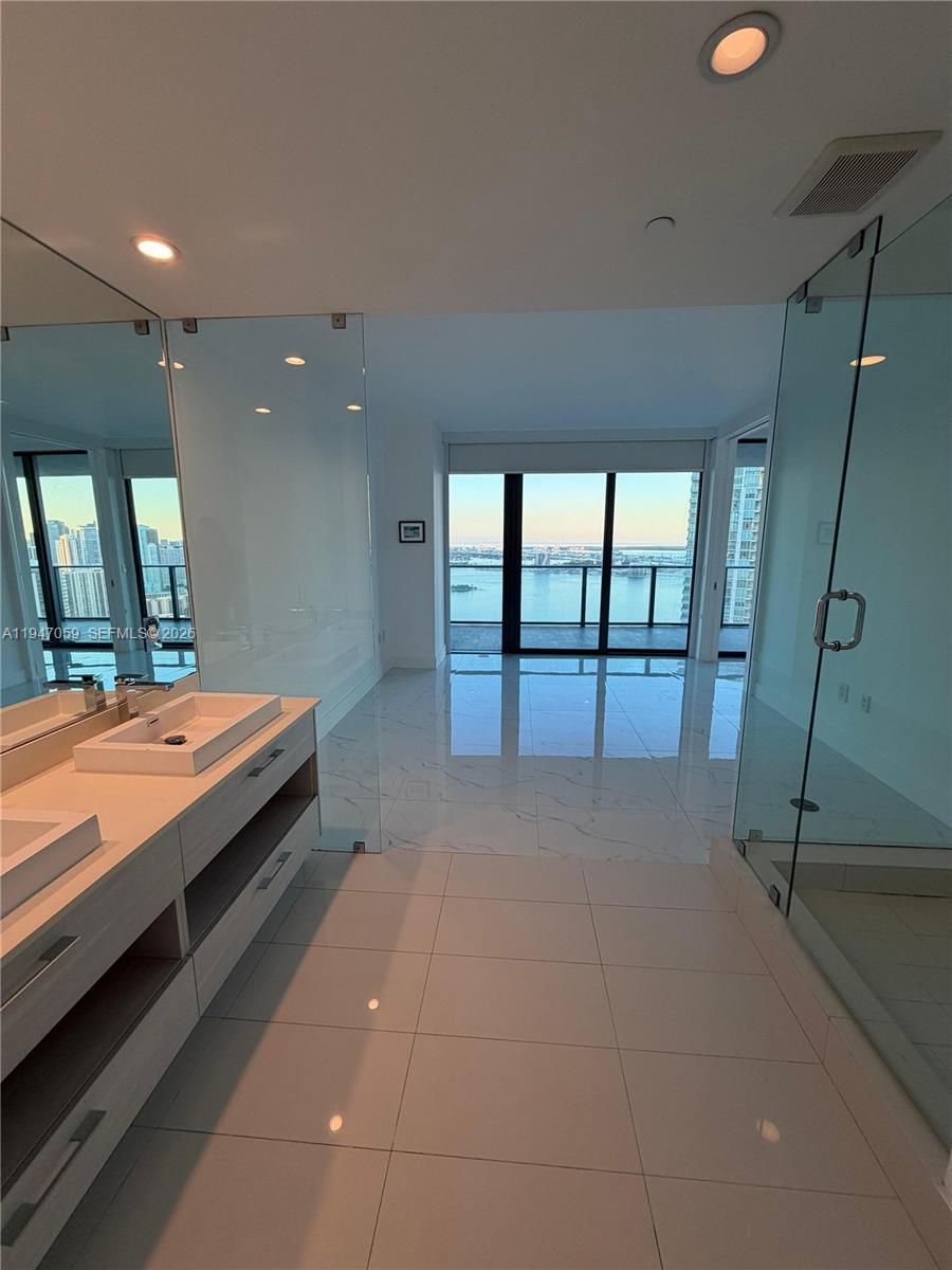 650 NE 32nd St #4406, Miami FL 33137