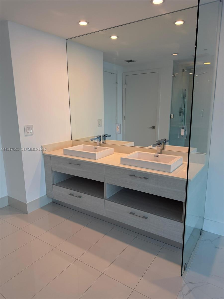 650 NE 32nd St #4406, Miami FL 33137